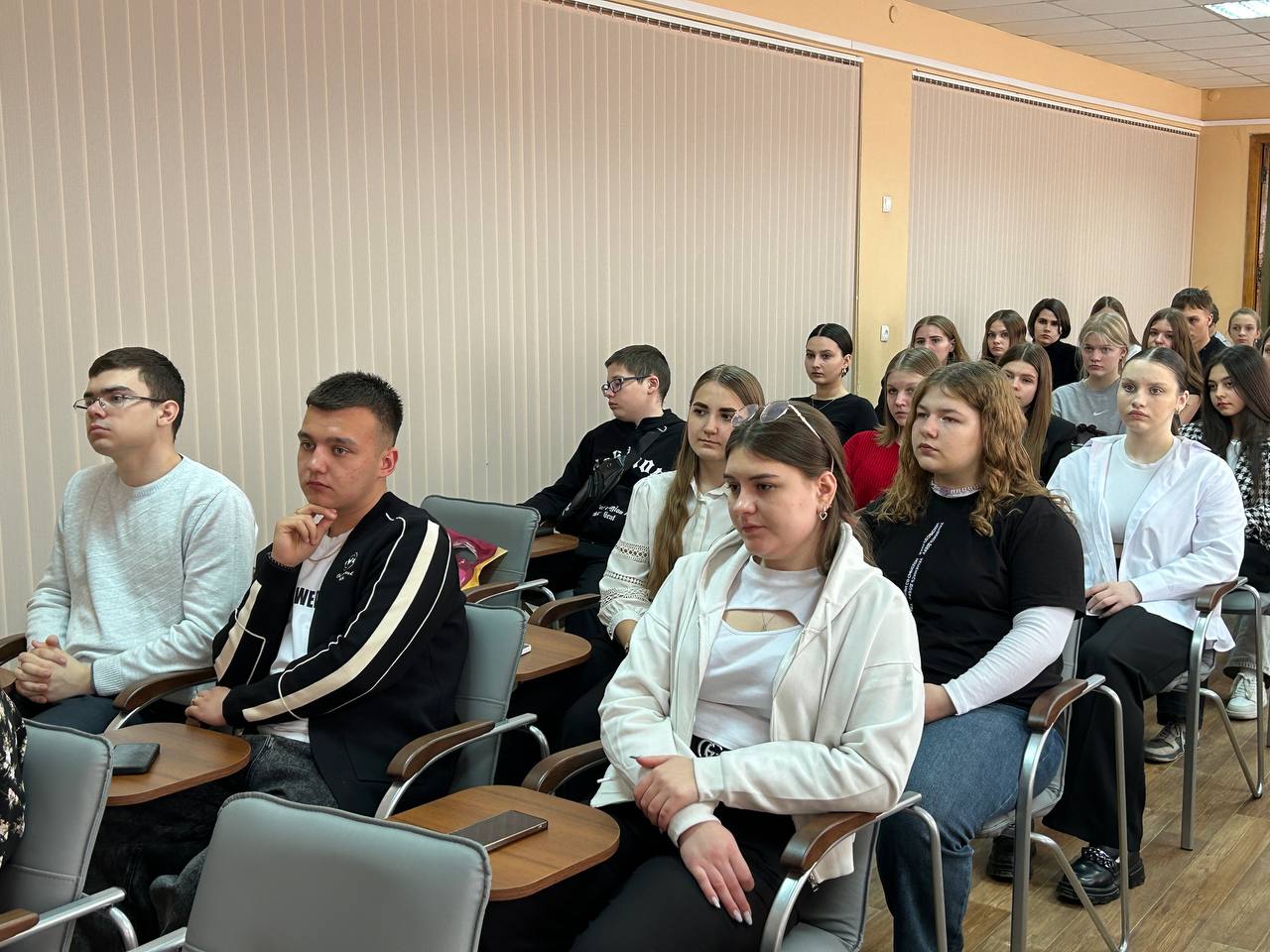 Волонтеры Красного Луча и Антрацита готовятся к проведению Всероссийского голосования по благоустройству городов..