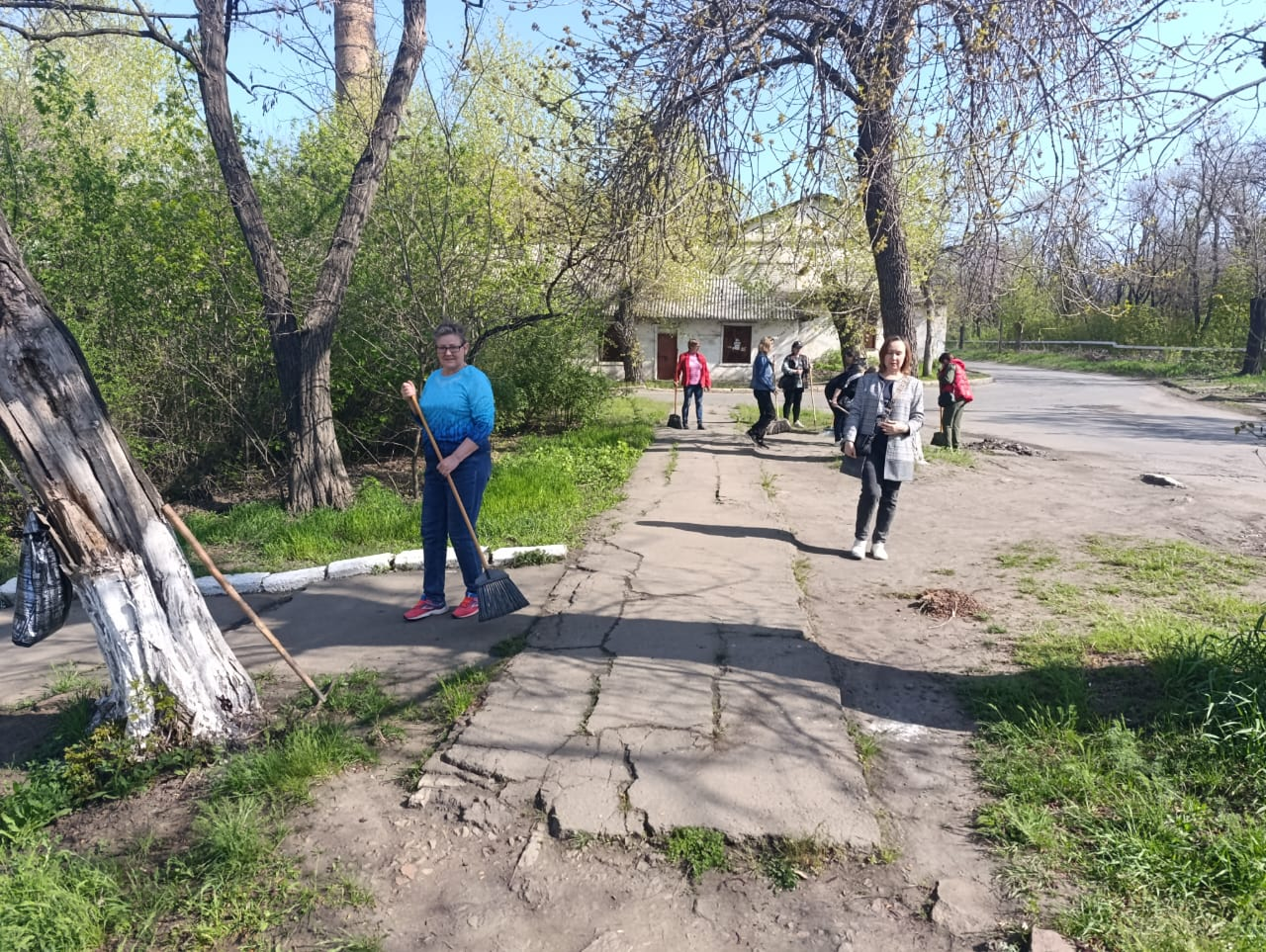 ГБУ ЛНР «Краснолучский комплексный центр социального обслуживания населения» присоединился к акции &quot;Чистая Республика&quot;.
