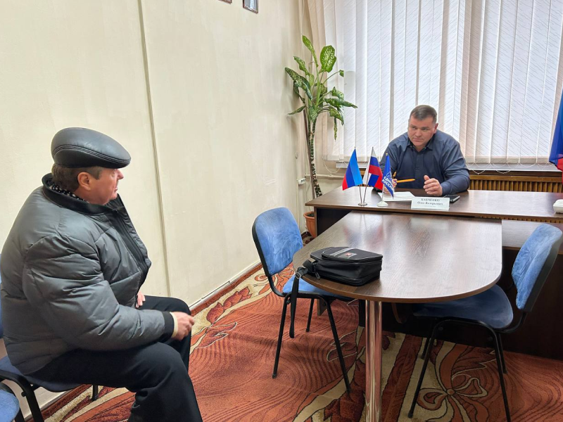 Заместитель Главы Администрации городского округа муниципальное образование городской округ город Красный Луч Олег Бабченко провел личный прием граждан.