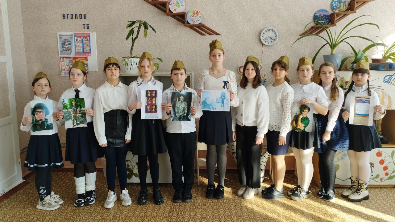 Коллектив театрального кружка «Отражение» Вахрушевского учебно-воспитательного комплекса «Берегиня» Луганской Народной Республики стал призером конкурса военно-патриотической песни «Летят Журавли» в Перми..