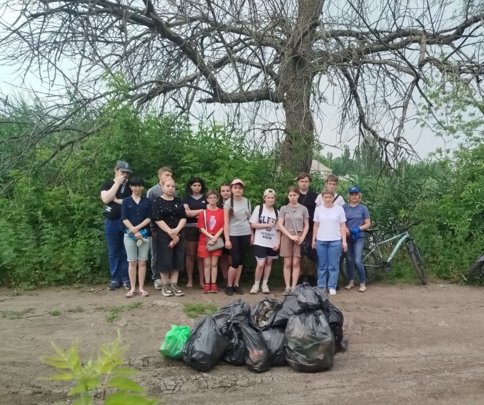 В г. Петровское в рамках акции &quot;Вода России&quot; была убрана прибрежная зона городского водоема.