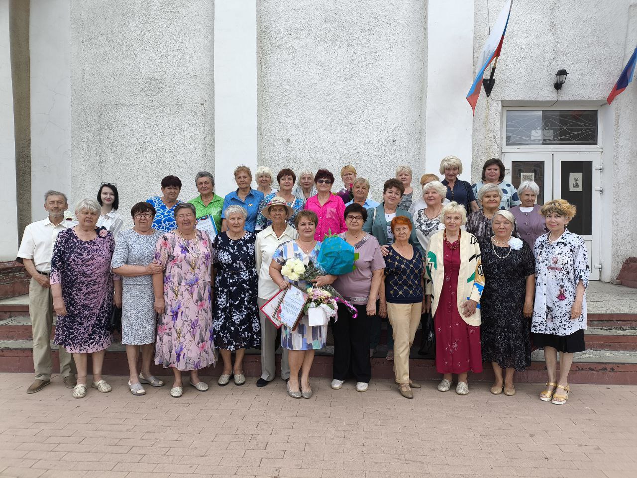 В Красном Луче прошло торжественное завершение учебного года в Университете третьего возраста.