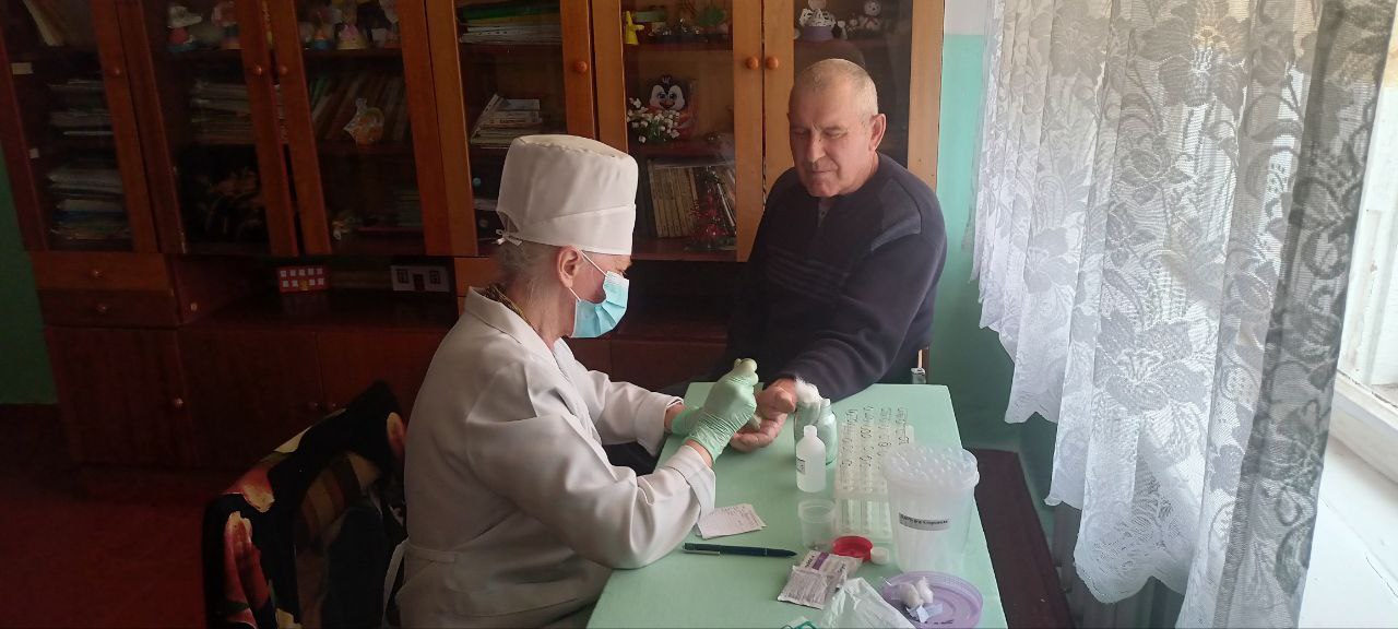 Медицинские специалисты ГУ &quot;КЛЦГМБ &quot;Княгининская&quot; ЛНР провели выездной приём населения в пгт. Штеровка..