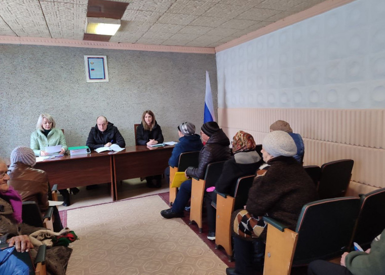 В пгт. Запорожье состоялась встреча Первого заместителя главы Администрации Краснолучского городского округа с жителями. В пгт. Запорожье состоялась встреча Первого заместителя главы Администрации Краснолучского городского округа с жителями.