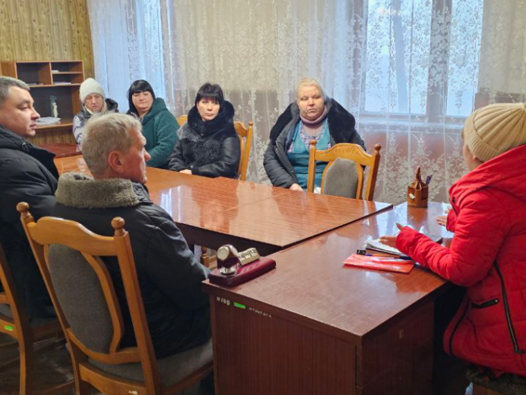 В г. Вахрушево состоялась встреча представителя отдела ТКО ДЭРСУ с предпринимателями города. В г. Вахрушево состоялась встреча представителя отдела ТКО ДЭРСУ с предпринимателями города.
