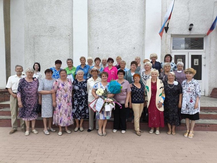 В Красном Луче прошло торжественное завершение учебного года в Университете третьего возраста. В Красном Луче прошло торжественное завершение учебного года в Университете третьего возраста.